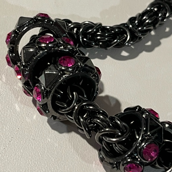 Chunky dark grey necklace with deep pink rhinestones from Givenchy - Picture 5 of 8